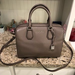 Michael kors snatches crossbody bag